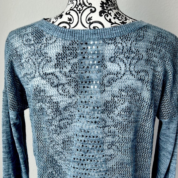 lululemon sweater. Light and super cute detail. Size XS with size tag attached - Picture 5 of 6